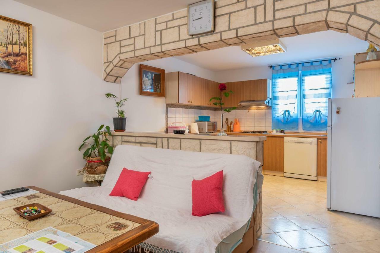 Nostress Apartment Pula Exterior photo
